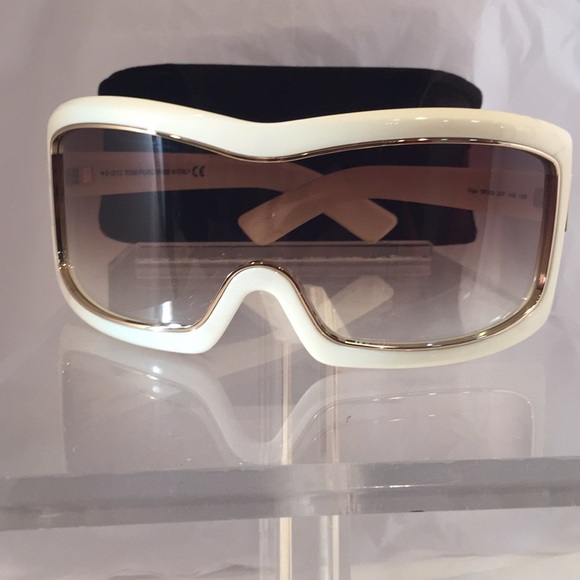 Tom Ford Accessories - Tom Ford Oversized Sunglasses NWOT minor damage